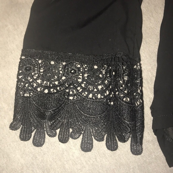 Black romper flare detailed sleeves - Picture 2 of 3